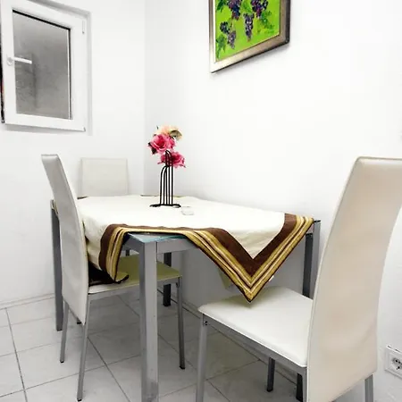 6051b Apartament Drašnice