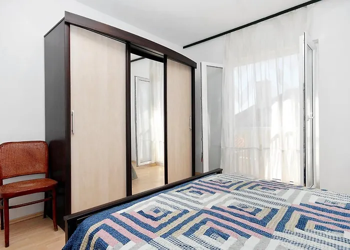 Apartment 6051b