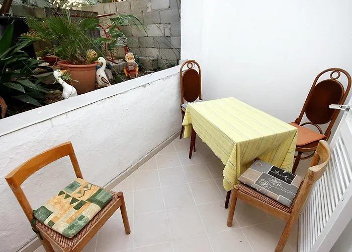 Apartment 6051b *